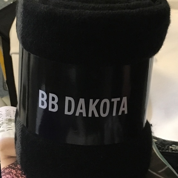 BB Dakota Poncho - Picture 2 of 2